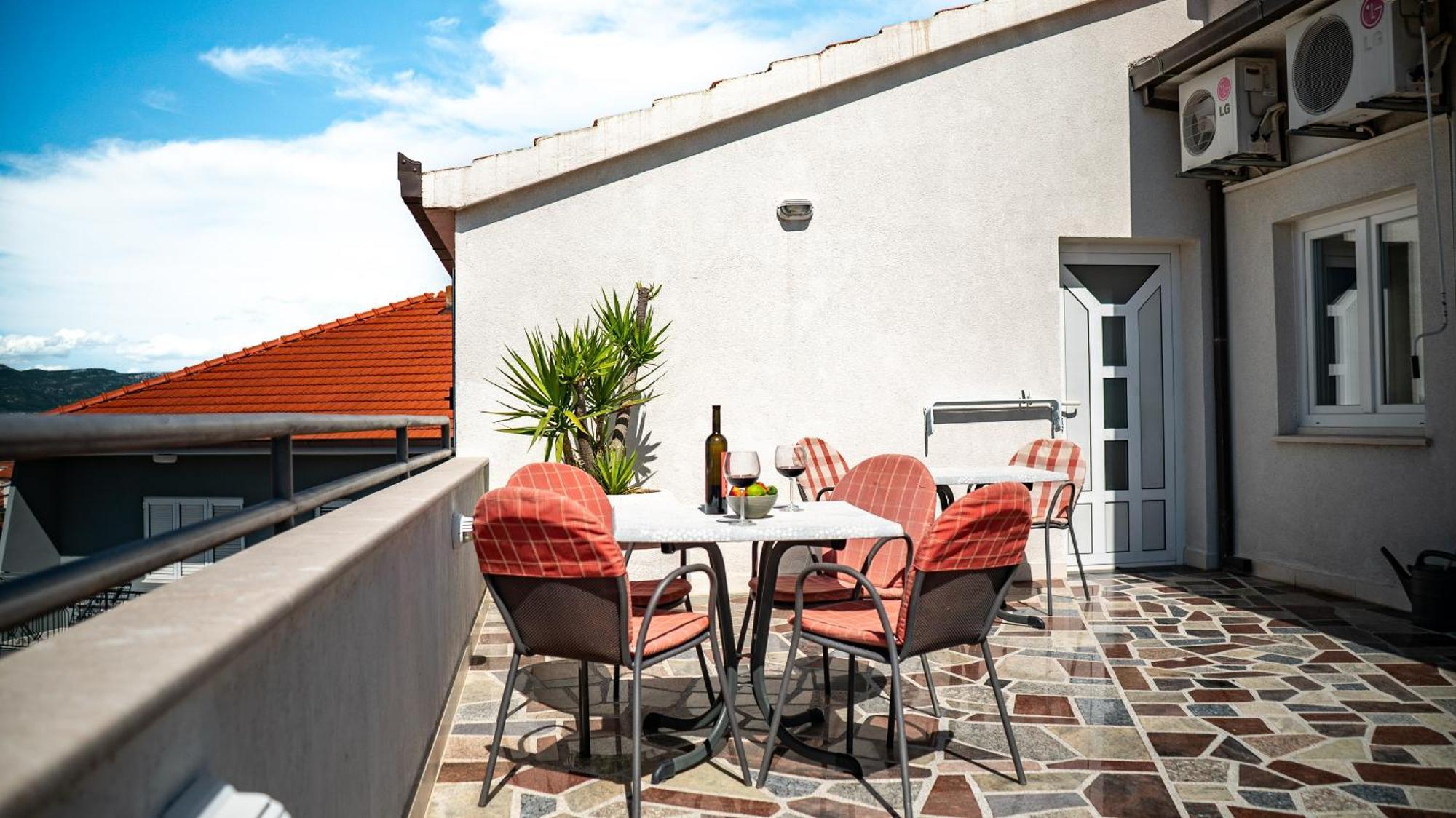 Apartments Kudelik Trogir Exterior foto