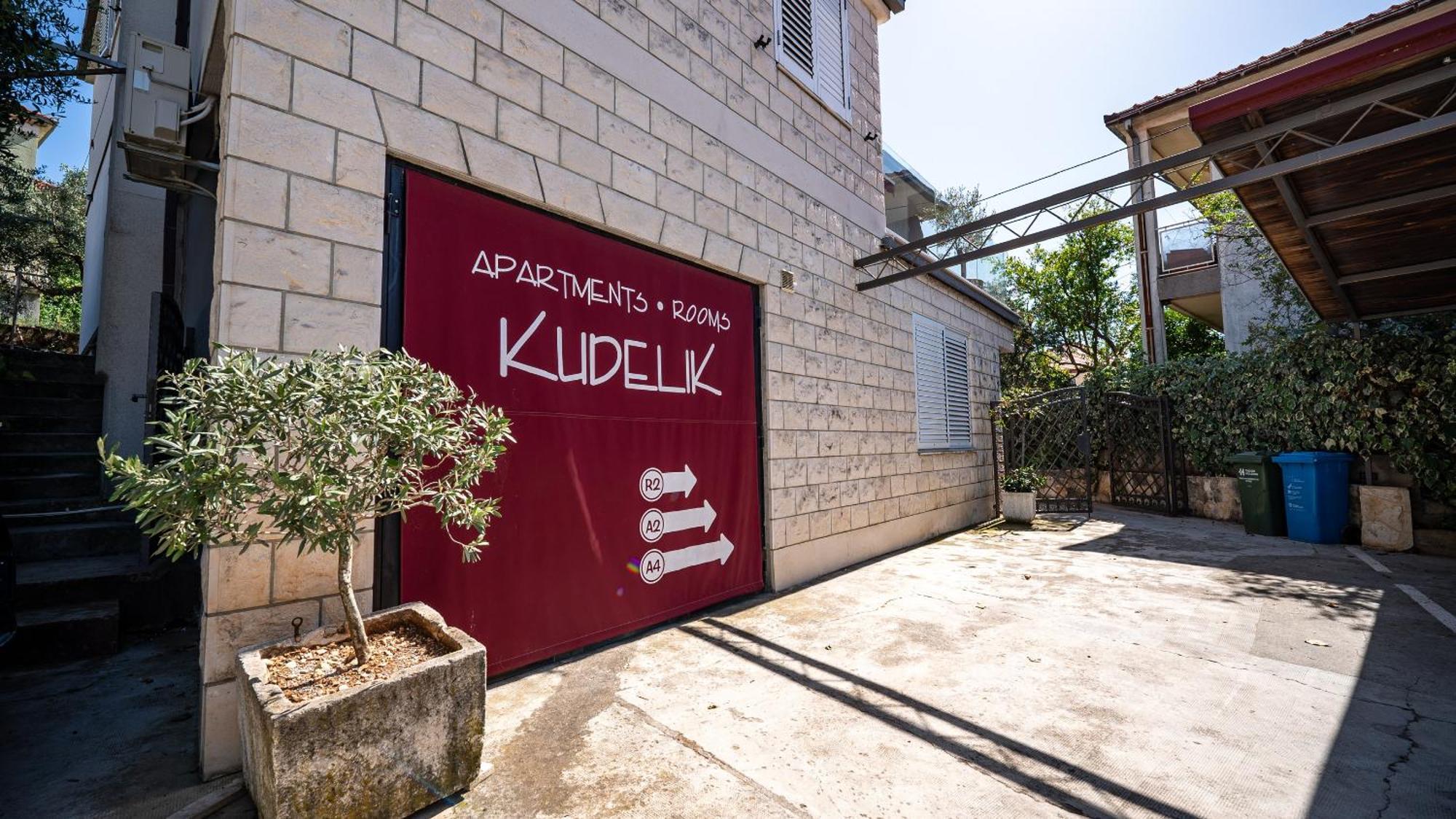 Apartments Kudelik Trogir Exterior foto