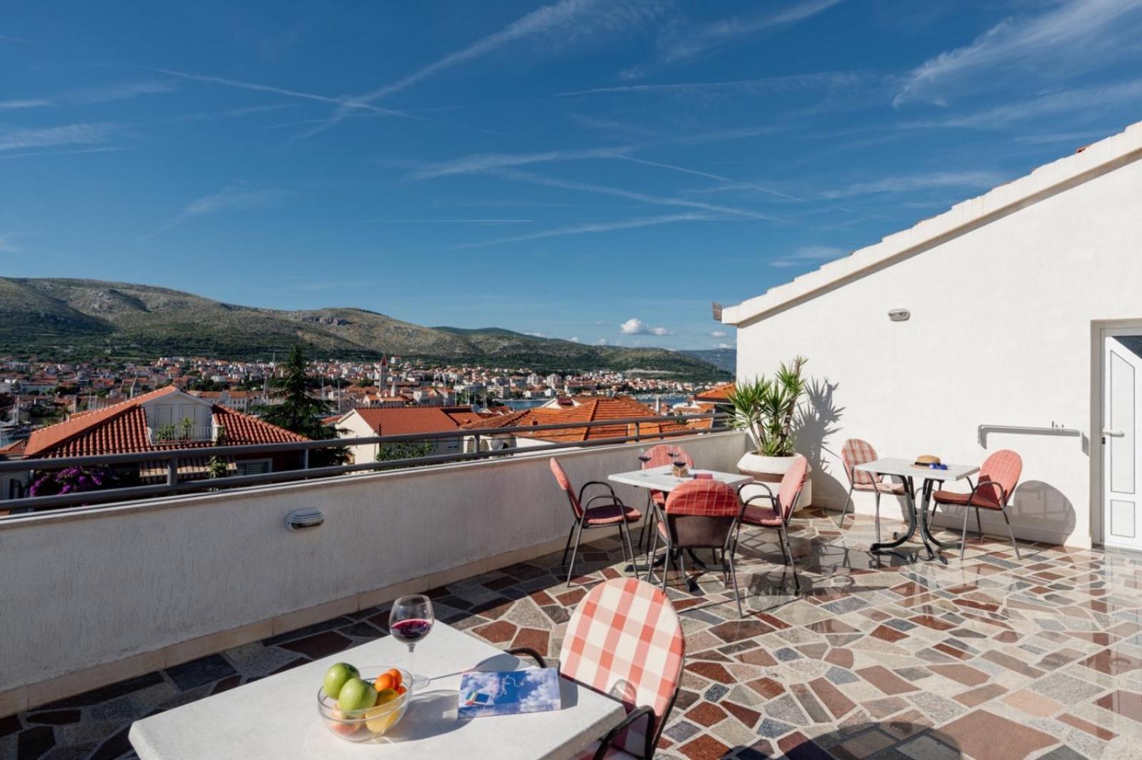 Apartments Kudelik Trogir Exterior foto